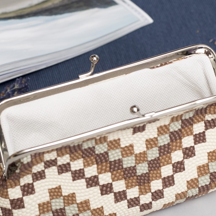 Косметичка-фермуар, отдел на рамке, цвет бежевый