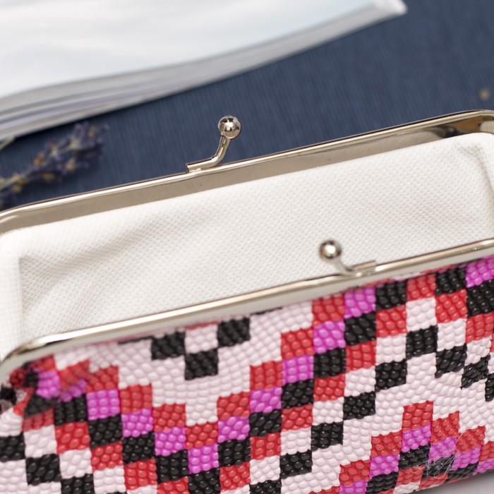 Косметичка-фермуар, отдел на рамке, цвет малиновый