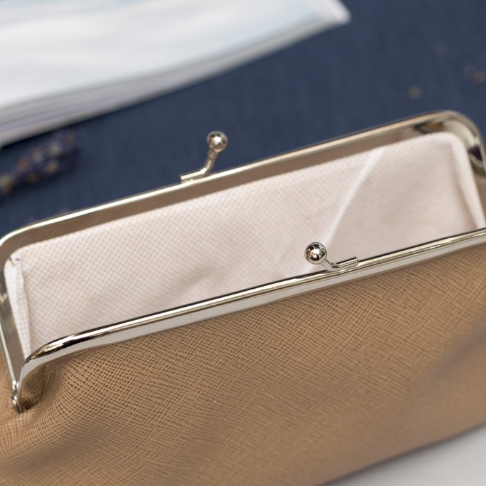 Косметичка-фермуар, отдел на рамке, цвет бежевый