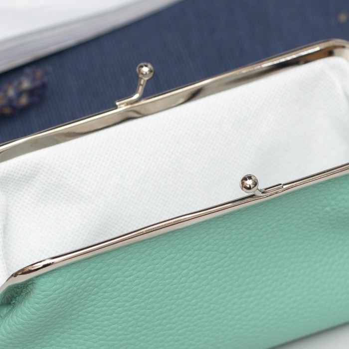 Косметичка-фермуар, отдел на рамке, цвет мятный