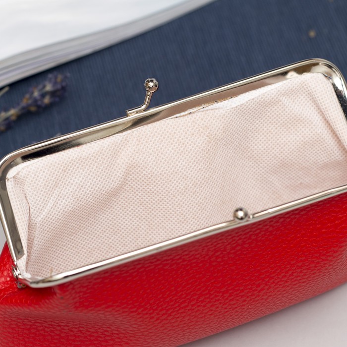 Косметичка-фермуар, отдел на рамке, цвет красный