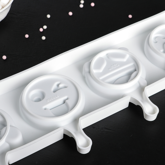 Форма кондитерская для леденцов и мороженого, 4 ячейки, 39х15х2,5 см "Смайлики", цвет белый