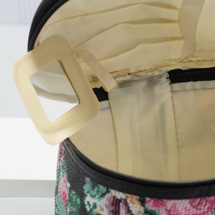 Косметичка-сундучок «Розы», отдел на молнии, зеркало, цвет чёрный