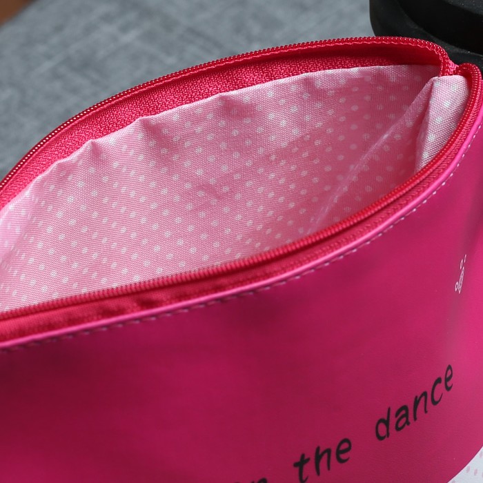 Косметичка простая «Танец», отдел на молнии, цвет малиновый