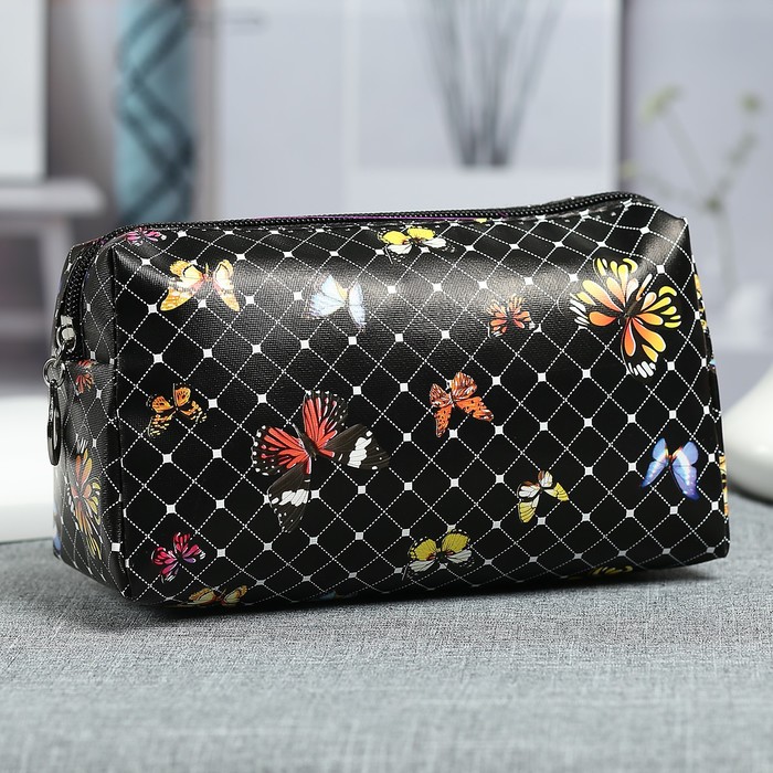 Косметичка дорожная «Бабочки», отдел на молнии, цвет чёрный