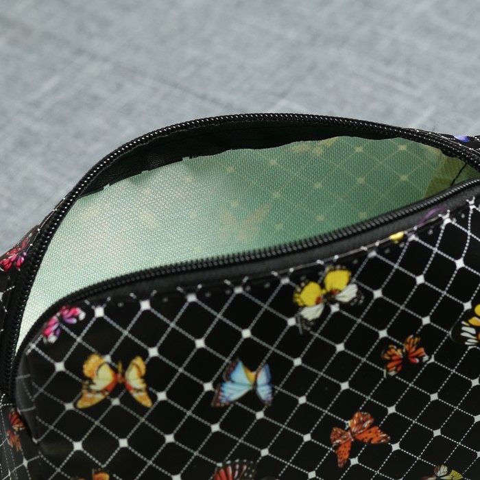 Косметичка дорожная «Бабочки», отдел на молнии, цвет чёрный