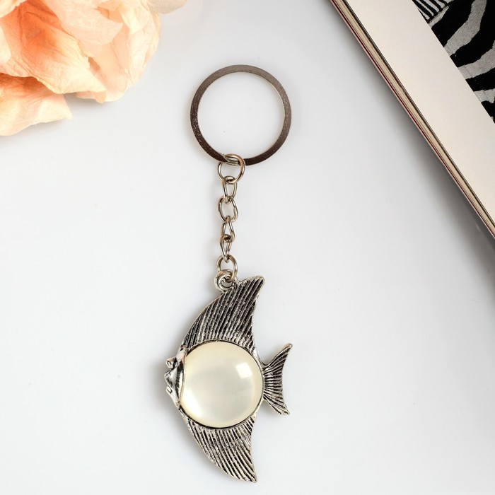 Брелок металл "Рыбка скалярия" с камнем ажурный двусторонний 6х3,7х1,2 см