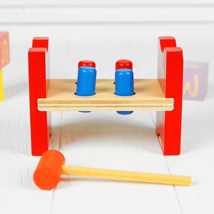 Стучалка малая на ножках с 4-мя гвоздиками и молоточком