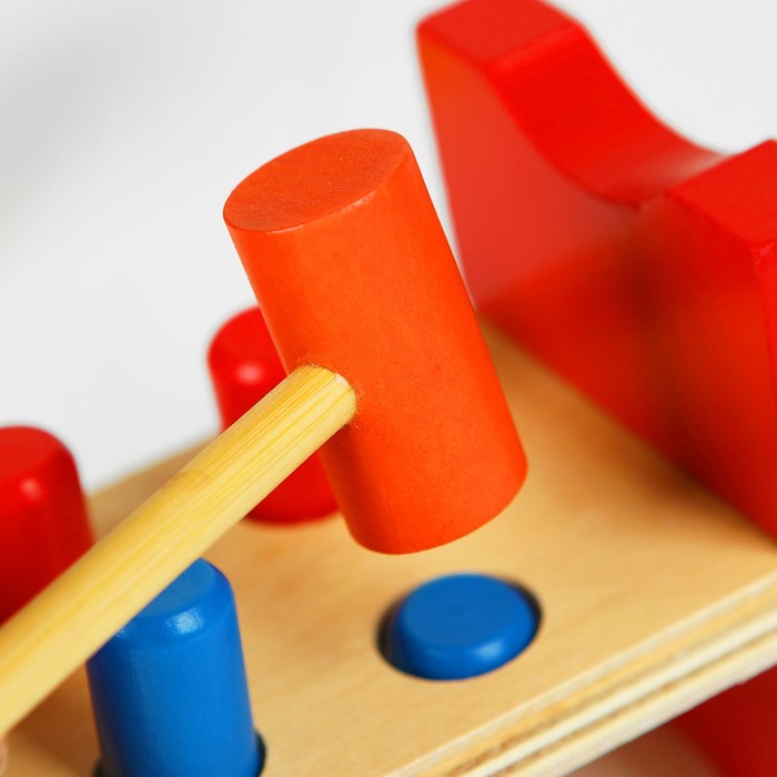 Стучалка малая на ножках с 4-мя гвоздиками и молоточком