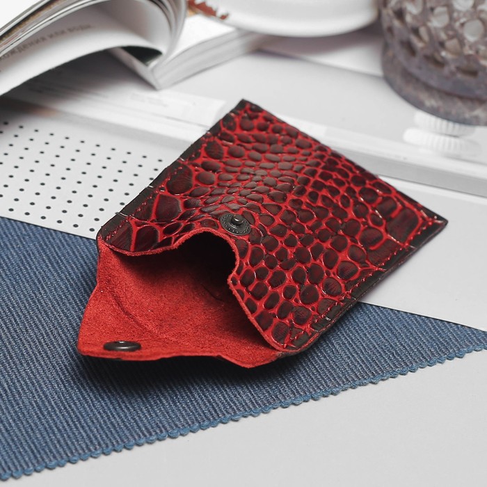 Визитница, отдел на кнопке, крокодил, цвет винный