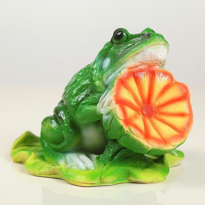Садовая фигура "Лягушка на кувшинке" 19х28х22см