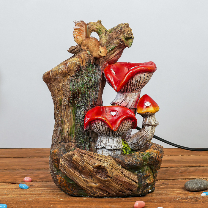 Фонтан "Белка у мухомора" 17х26 см (с подсветкой)