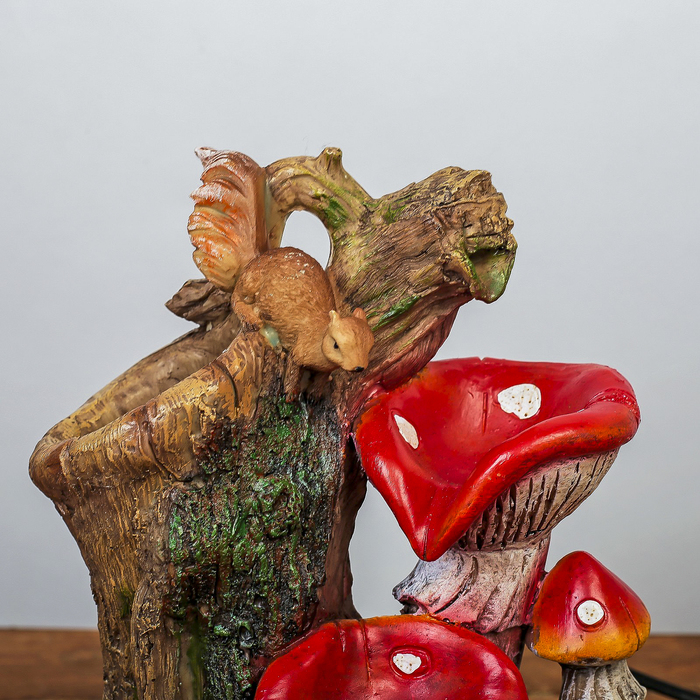 Фонтан "Белка у мухомора" 17х26 см (с подсветкой)