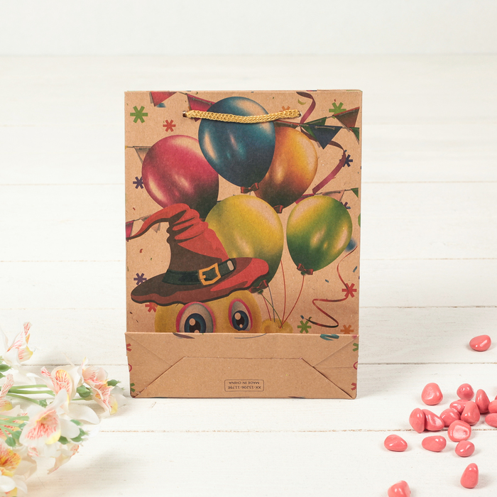 Пакет крафт "С праздником", 15 х 6 х 20 см