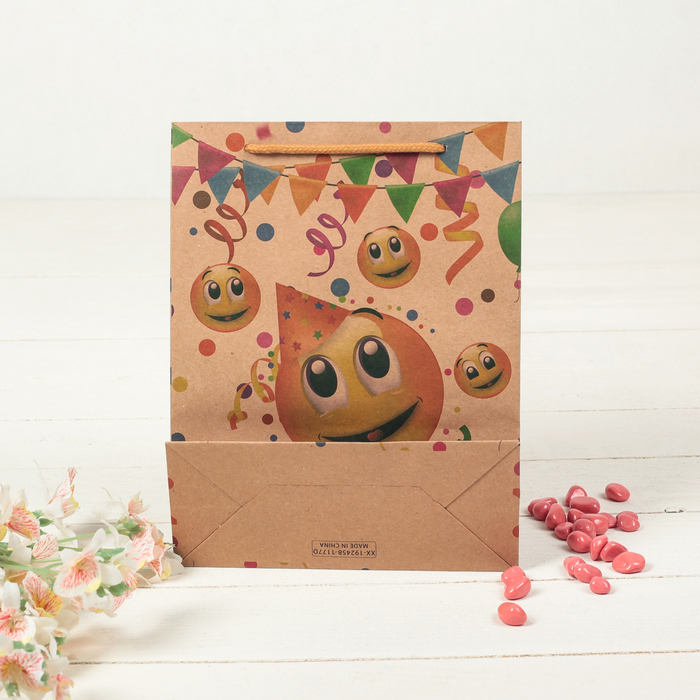 Пакет крафт "Вечеринка", 19 х 8 х 24,5 см