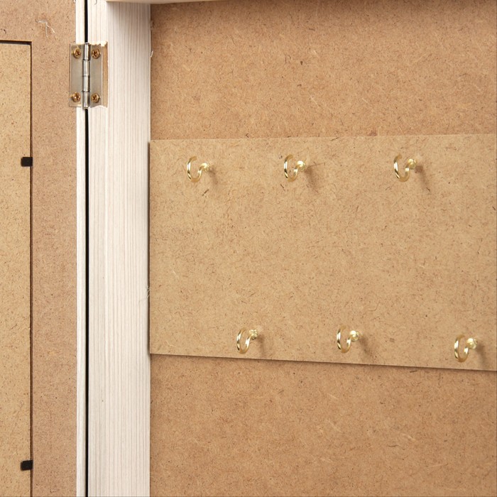 Ключница "Девушка со львом" выбеленный дуб 24х29х4 см