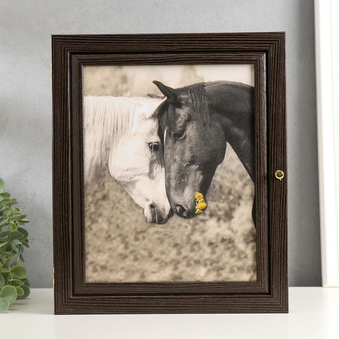 Ключница "Лошади" венге 24х29х4 см