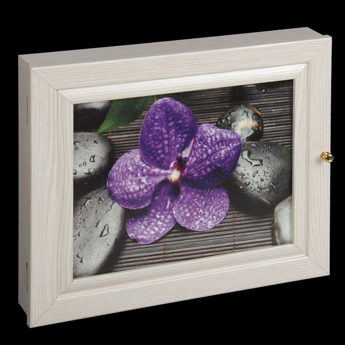 Ключница "Сиреневый цветок" выбеленный дуб 24х29х4,5 см