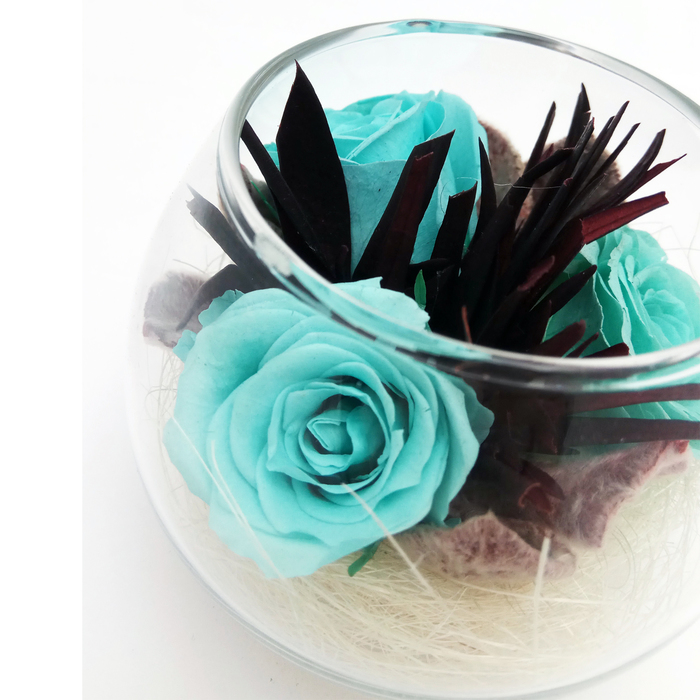 Композиция в вазе, розы голубые 9 х 9 х 8 см