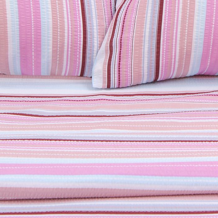 Постельное бельё "Этель" 1,5 сп. Триумф 143х204 см, 150х210 см, 70х70 см - 2 шт, 100% хл, креп + подарок - полотенце 50х70 см МИКС