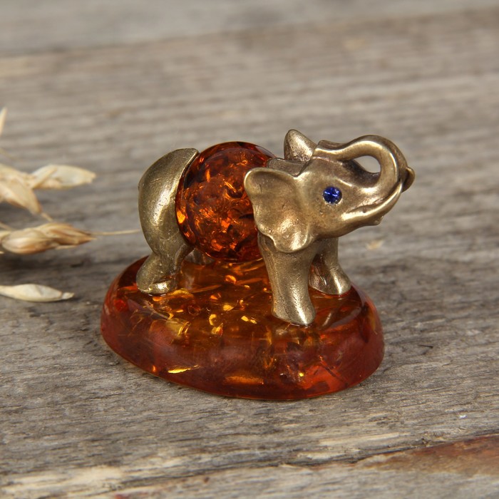 Сувенир из латуни и янтаря "Слон идущий"