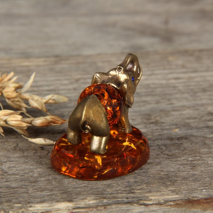 Сувенир из латуни и янтаря "Слон идущий"