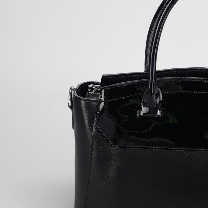 Сумка женская, отдел с перегородкой на молнии, наружный карман, длинный ремень, цвет чёрный