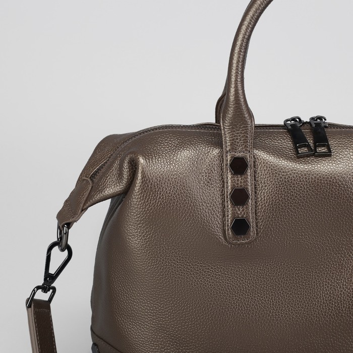 Сумка женская, отдел с перегородкой на молнии, наружный карман, длинный ремень, цвет бронзовый