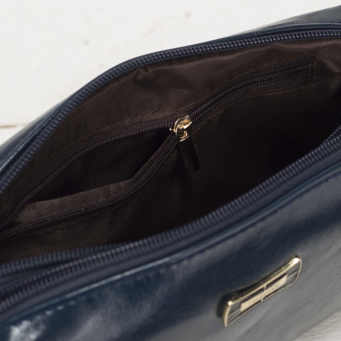 Клатч женский, 2 отдела на молнии, наружный карман, длинный ремень, цвет синий