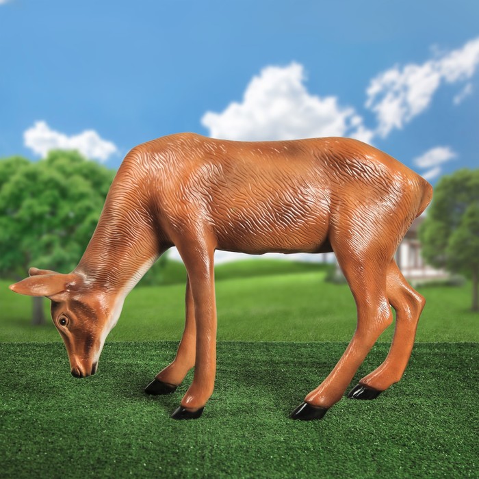 Садовая фигура "Олениха пасущаяся", 23 см