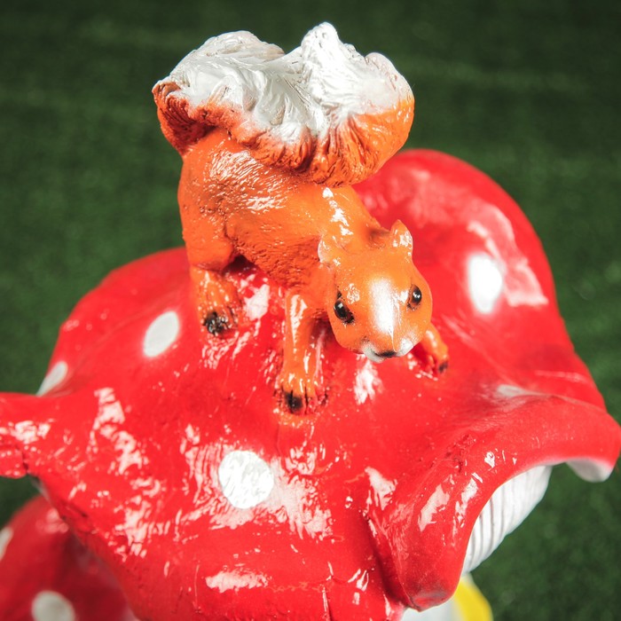 Садовая фигура "Гриб с зайчиком", полистоун