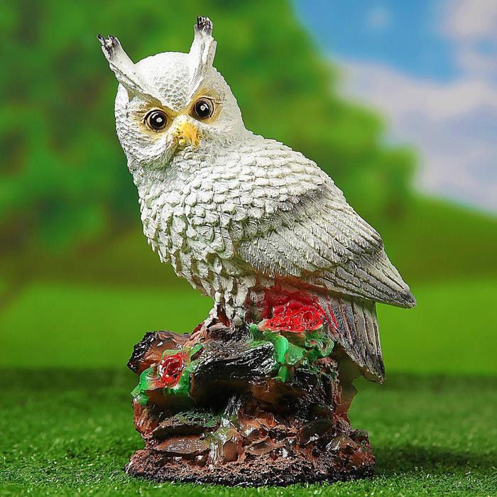 Садовая фигура "Сова с букетом роз" белая 30см