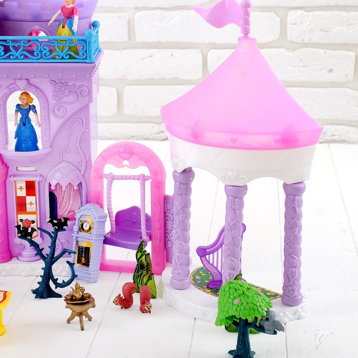 Замок для кукол "Сказочные герои" с аксессуарами, световые и звуковые эффекты