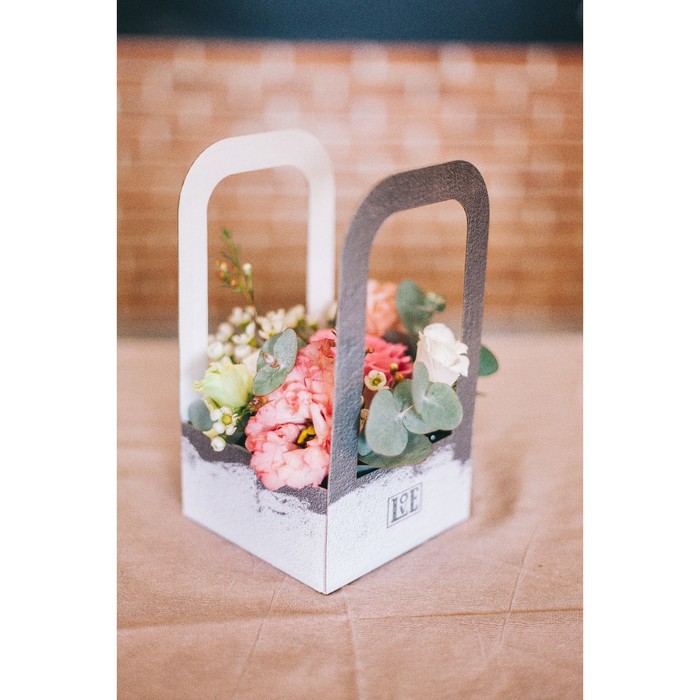 Мини–коробка из микрогофрокартона Love, 12 см × 12 см × 22 см