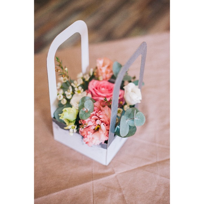 Мини–коробка из микрогофрокартона Love, 12 см × 12 см × 22 см