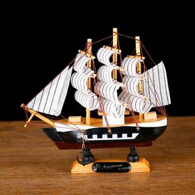 Корабль сувенирный малый 'Фараон',  борты чёрные, каюты, 3 мачты, белые паруса в полоску Ош