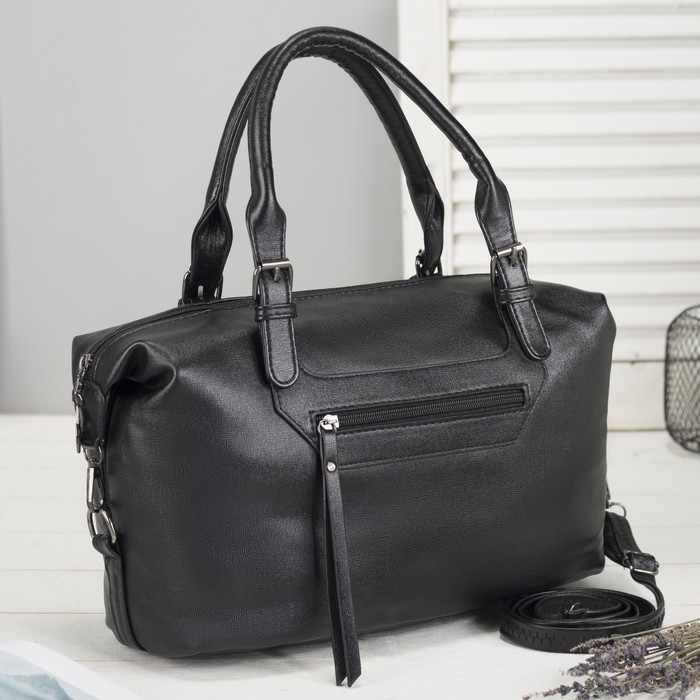 Сумка женская, отдел на молнии, 2 наружных кармана, длинный ремень, цвет чёрный