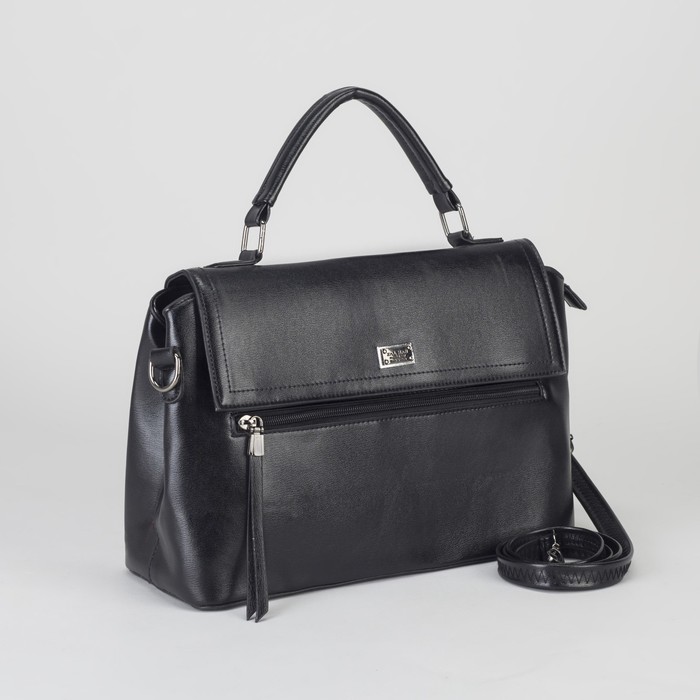 Сумка женская, отдел с перегородкой на молнии, 2 наружных кармана, длинный ремень, цвет чёрный