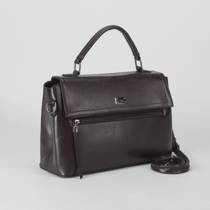 Сумка женская, отдел с перегородкой на молнии, 2 наружных кармана, длинный ремень, цвет коричневый