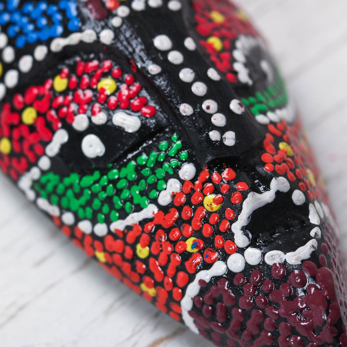 Магнит дерево "Маска" 9х5х1,1 см