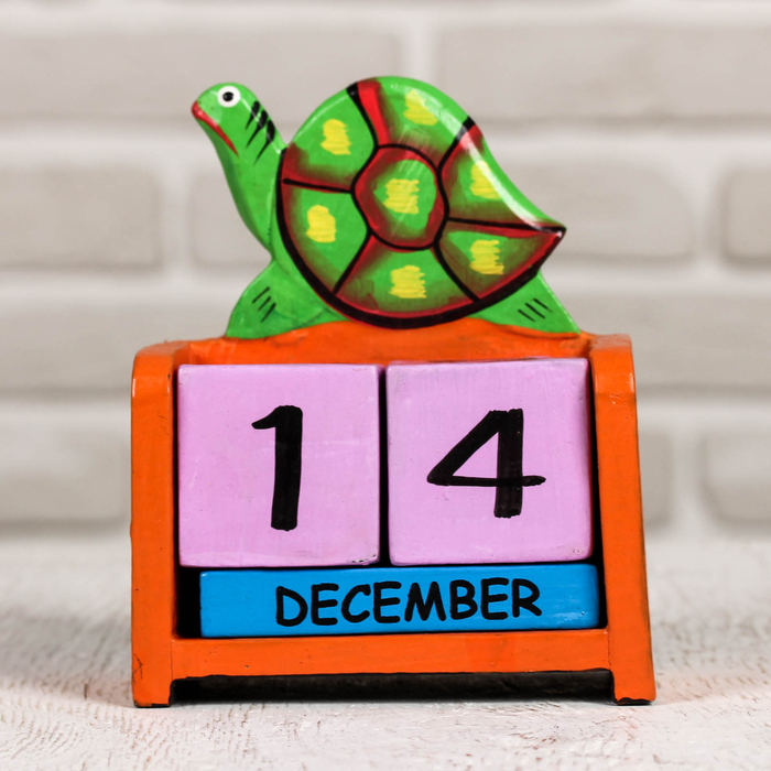 Деревянный календарь "Черепашка" 10х5х13 см