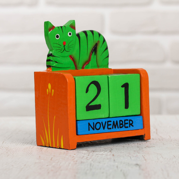Деревянный календарь "Кошечка" 10х5х13 см