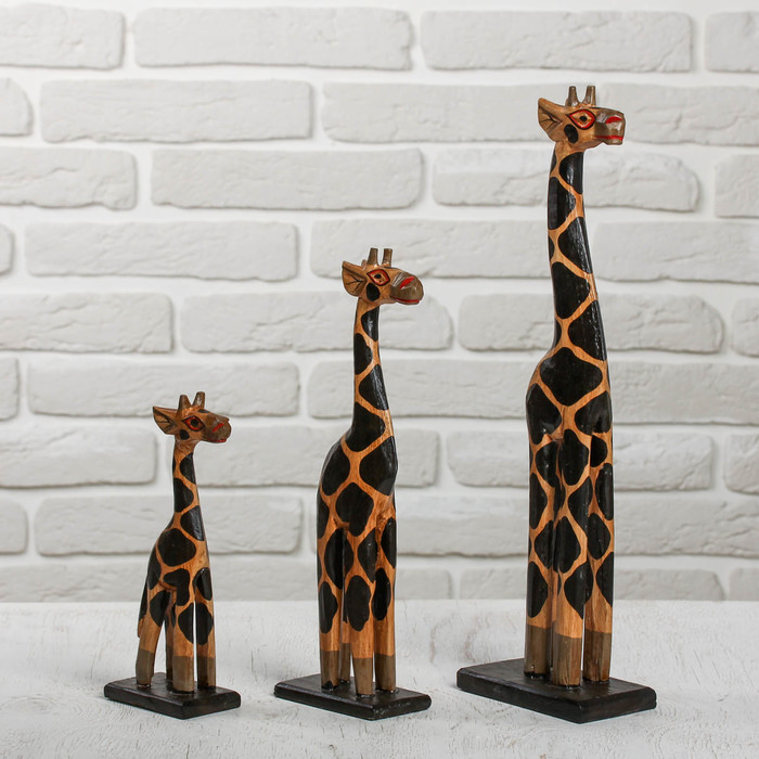 Сувенирный набор дерево "Жирафы" 18х12х40 см