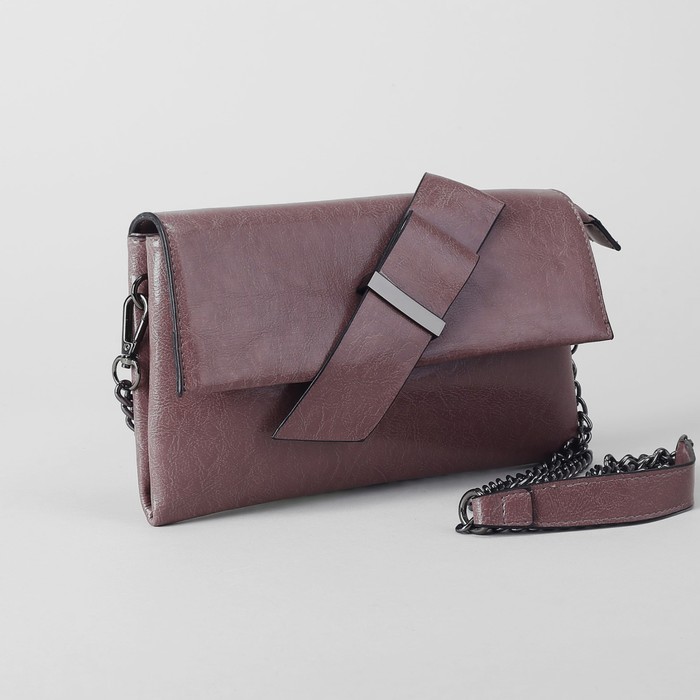 Клатч женский. отдел на молнии, наружный карман, длинный ремень, цвет пудровый