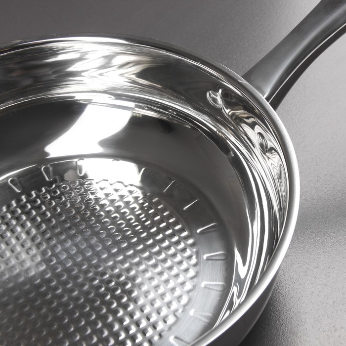 Набор посуды "Монта", 6 предметов: ковш 1,5 л, 4 кастрюли с мерными шкалами 1,5/2/2,5/5 л, сковорода 27,5 см, крышки