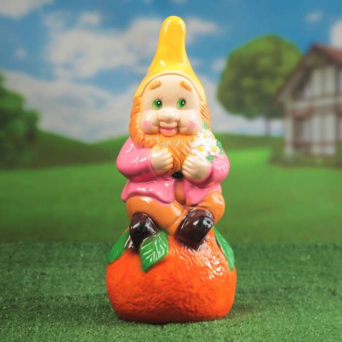 Садовая фигура "Гном на апельсине" глянец, розово-салатовый