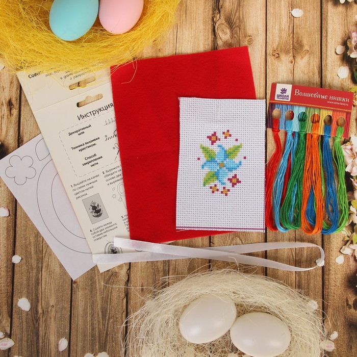 Вышивка крестиком в фетровой рамке "Цветы"