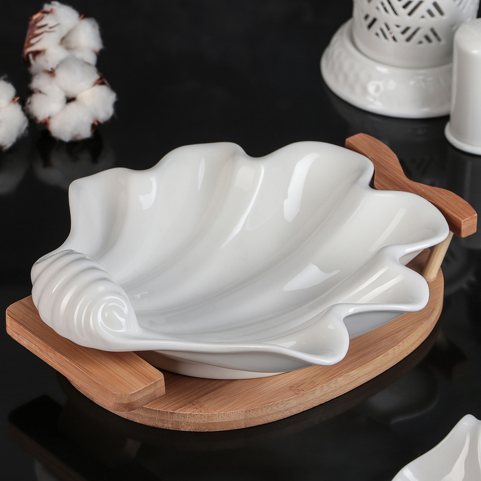 Блюдо 300 мл "Эстет. Ракушка", на деревянной подставке