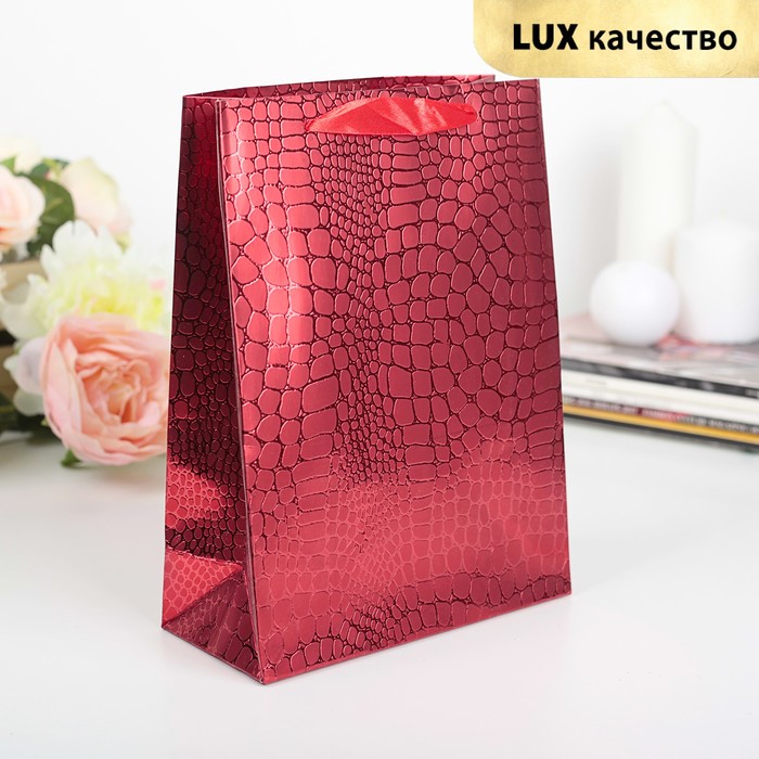 Пакет подарочный "Питон", красный, люкс, 18 х 8 х 24 см