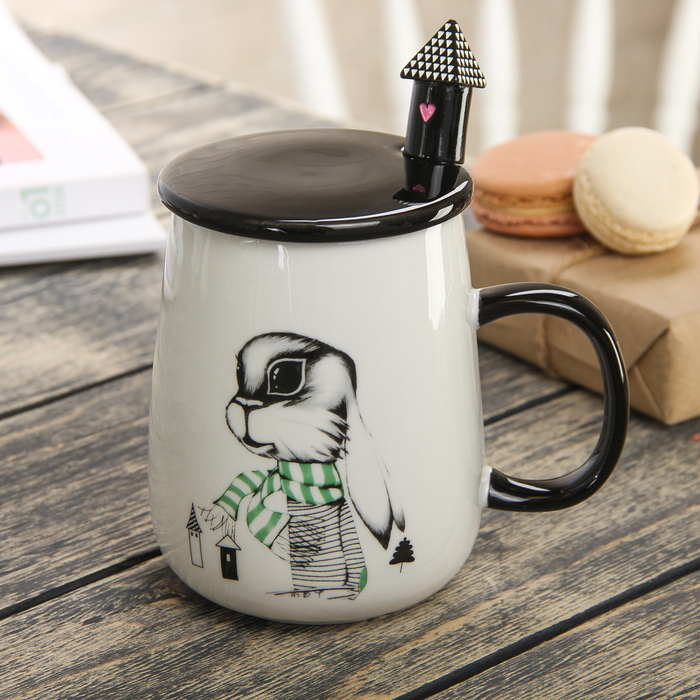 Кружка 400 мл "Зайкин дом", с керамической крышкой и ложкой, рисунок МИКС